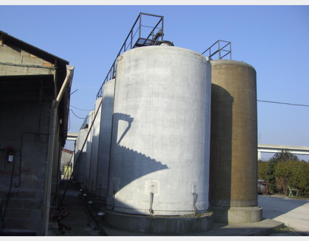 Cuve de stockage polyester  - verticale fond plat de 400 hls