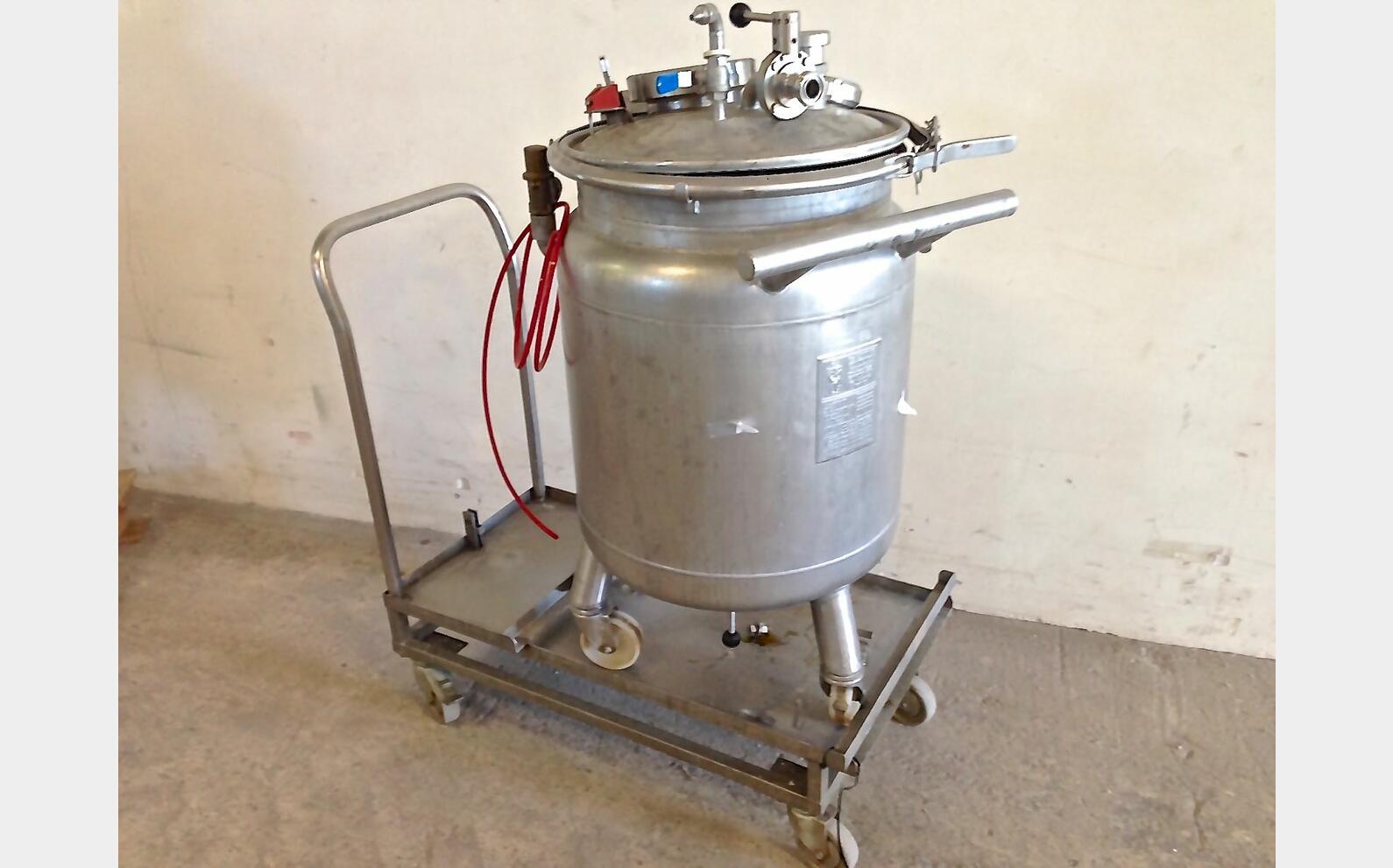 Cuve de stockage inox sur roulettes