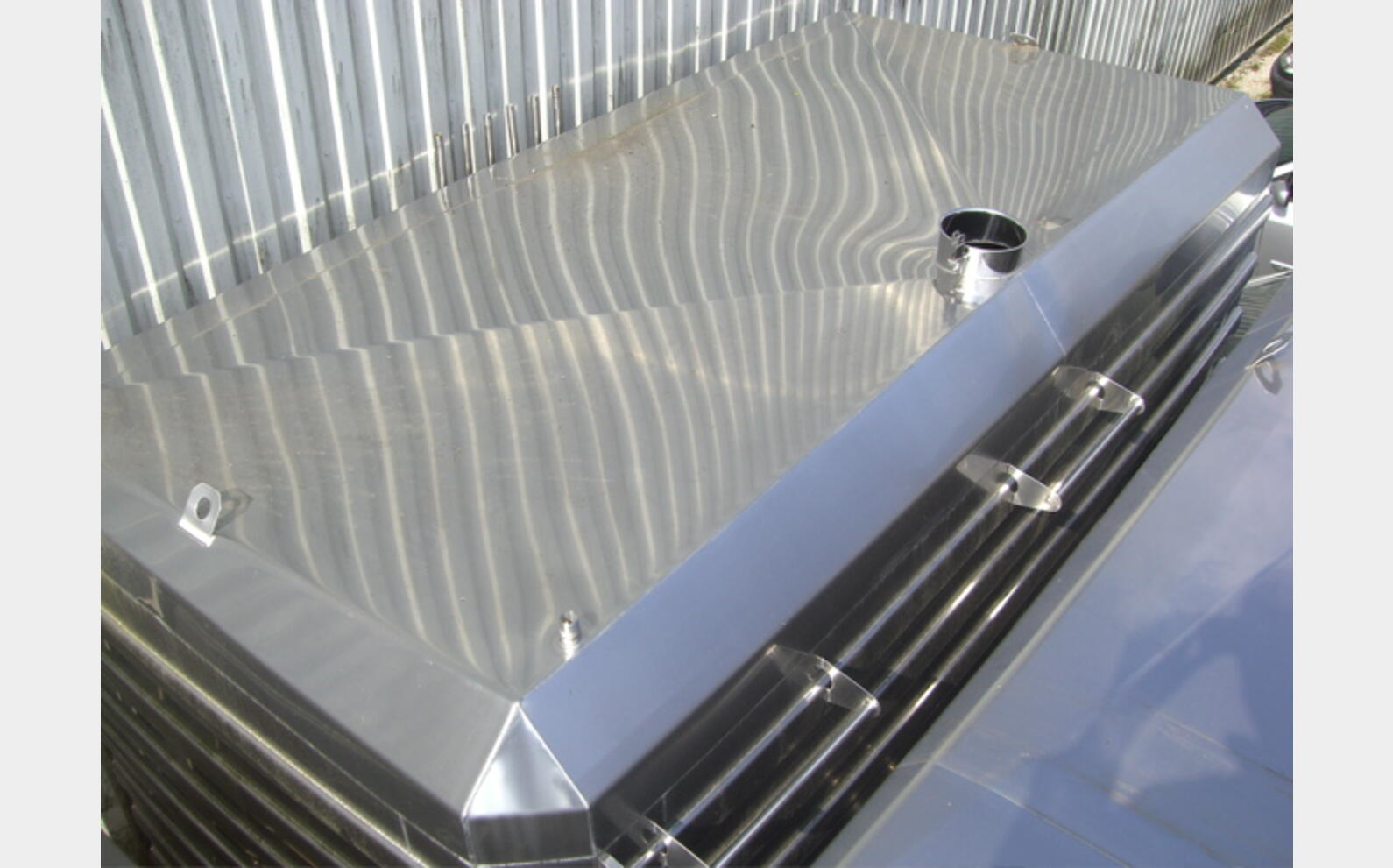 Cuve parall&eacute;l&eacute;pip&egrave;dique inox de 160 hls