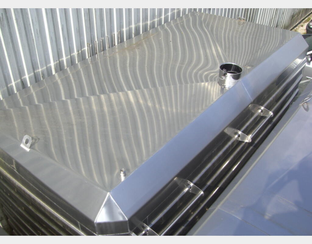 Cuve parall&eacute;l&eacute;pip&egrave;dique inox de 160 hls