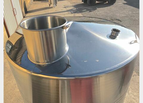 cuve INOX 316 ferm&eacute;e sur pieds MATERIEL NEUF