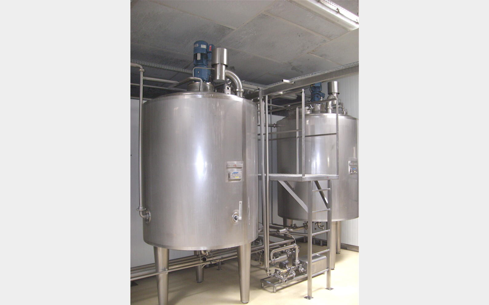Cuves inox de m&eacute;lange Prominox de 2000 litres Agitation h&eacute;lice et racleur