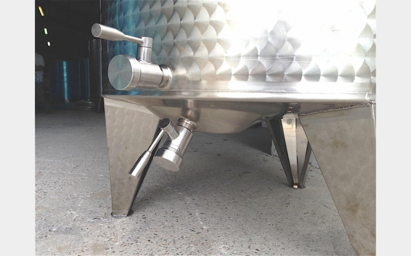 Cuve inox 304 fond bomb&eacute; chap flottant