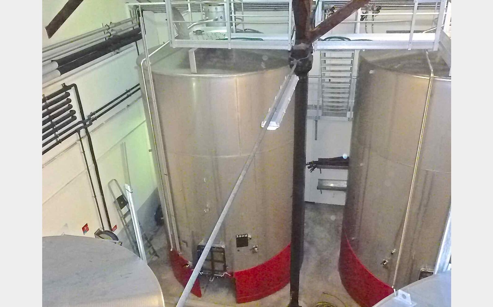 Cuve INOX serpentin int&eacute;rieur Volume : 375 HL (37500 litres)