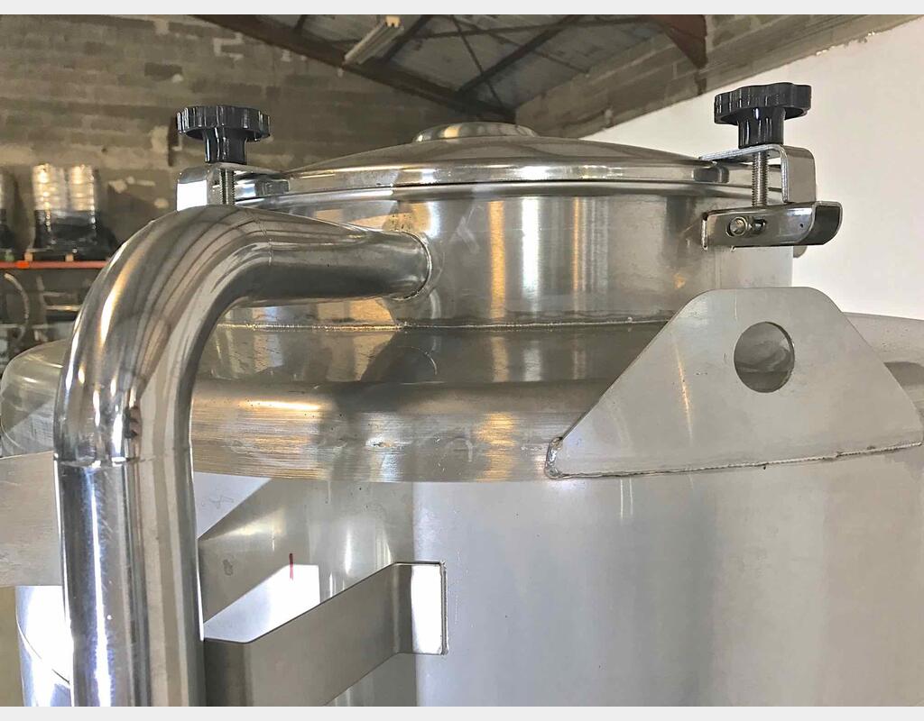 304 stainless steel tank - Closed - On feet - Cylindrical-conical