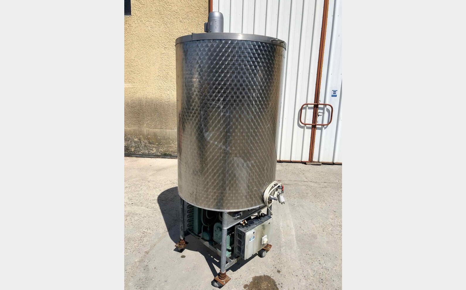 Cuve m&eacute;lange inox 650 L Isol&eacute;e avec groupe de froid