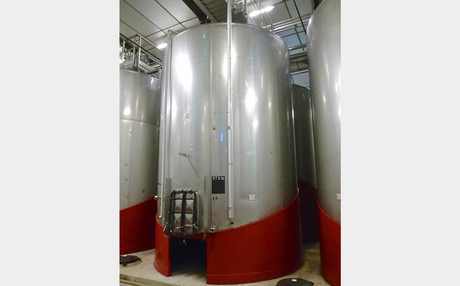 Cuve INOX serpentin int&eacute;rieur Volume : 375 HL (37500 litres)
