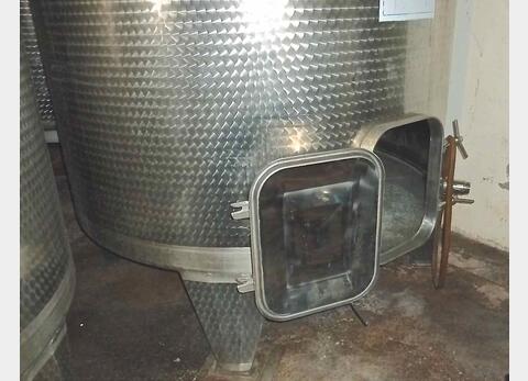 Cuve inox ferm&eacute;e sur pieds