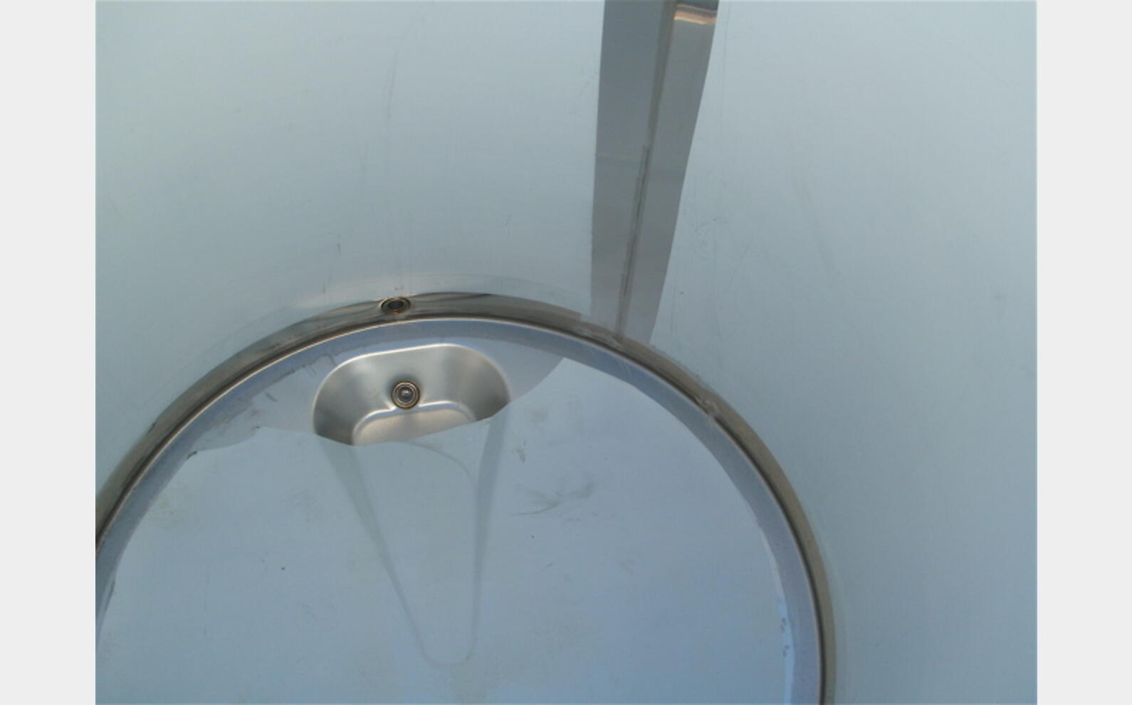 Cuve inox 304 fond bomb&eacute; chap flottant MATERIEL NEUF Volume : 1000 litres