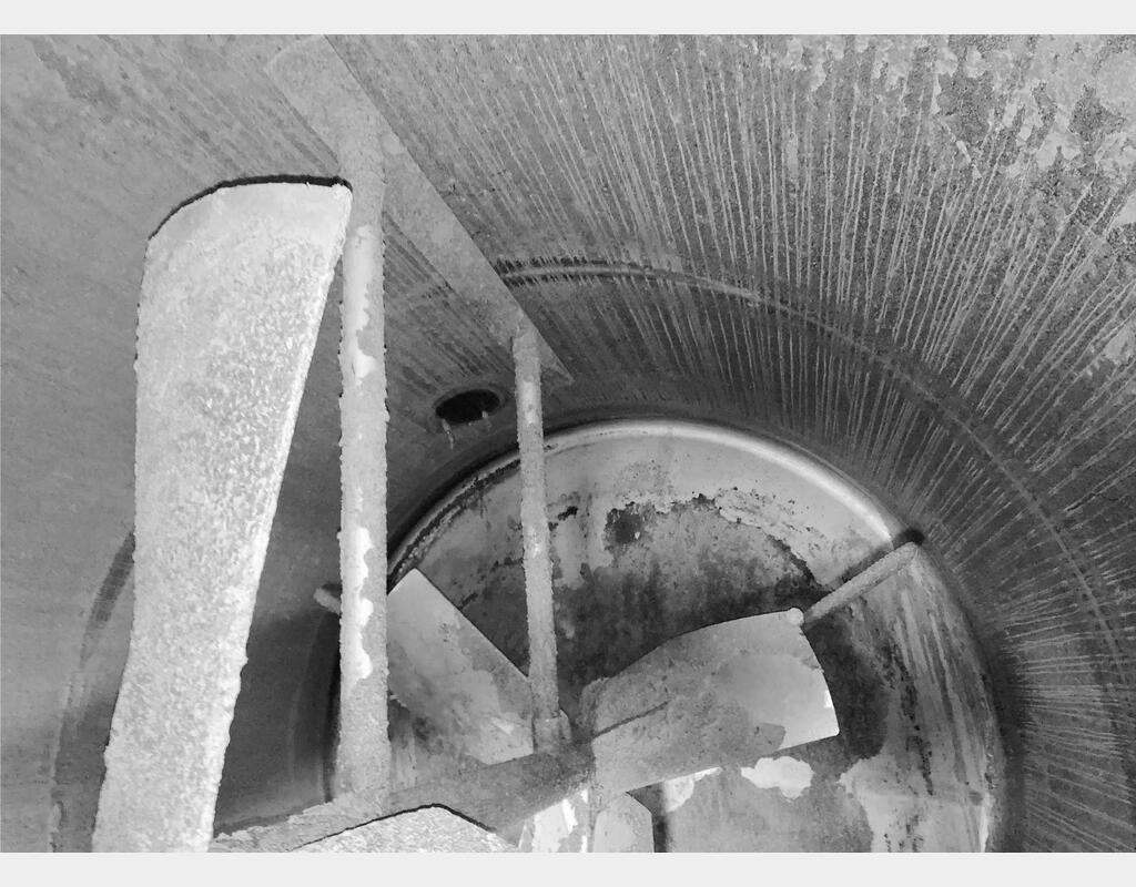 Insulated stainless steel mixing tank