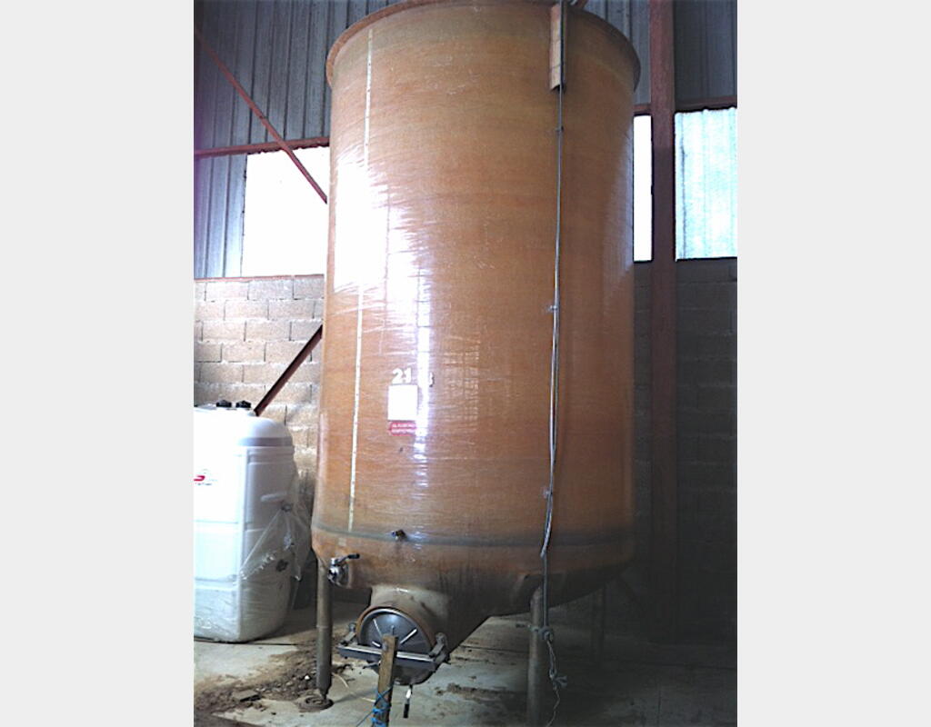 cuve polyester &agrave; chapeau flottant de 100 hls