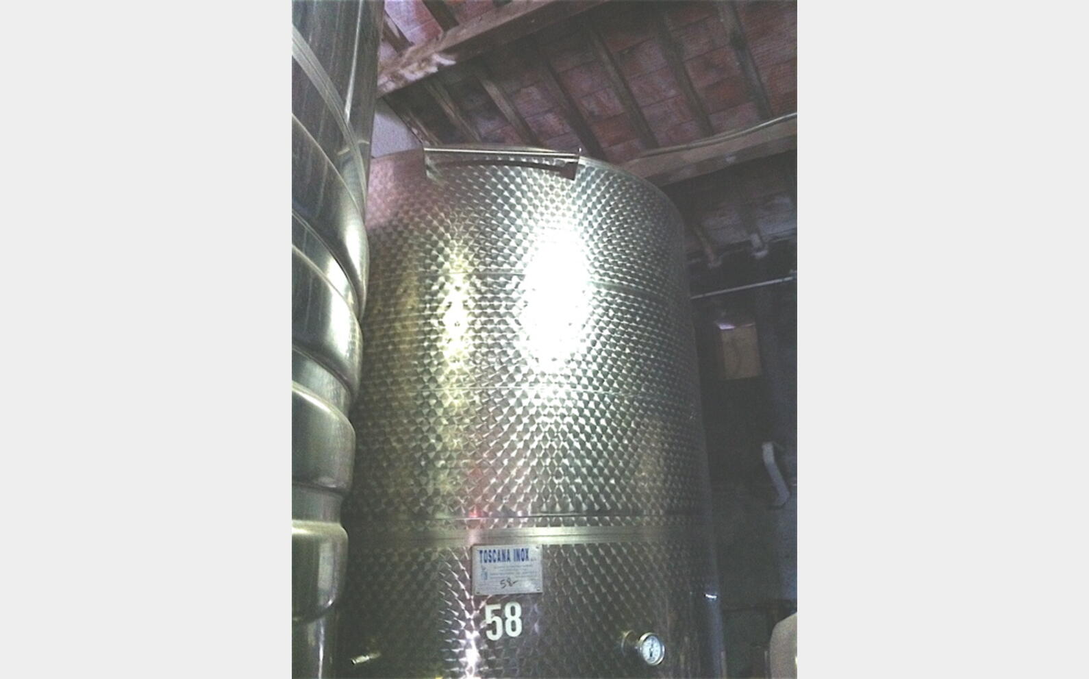 Cuve inox ferm&eacute;e de 50 hls