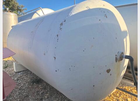 Fiber tank with rounded bottom on feet