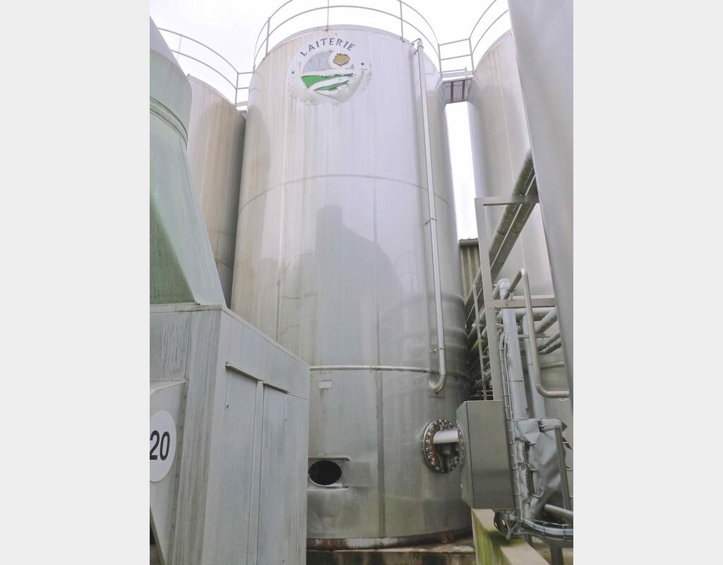 Cuve inox cylindrique verticale agitée - isolée fond plat capacité 1000 hls
