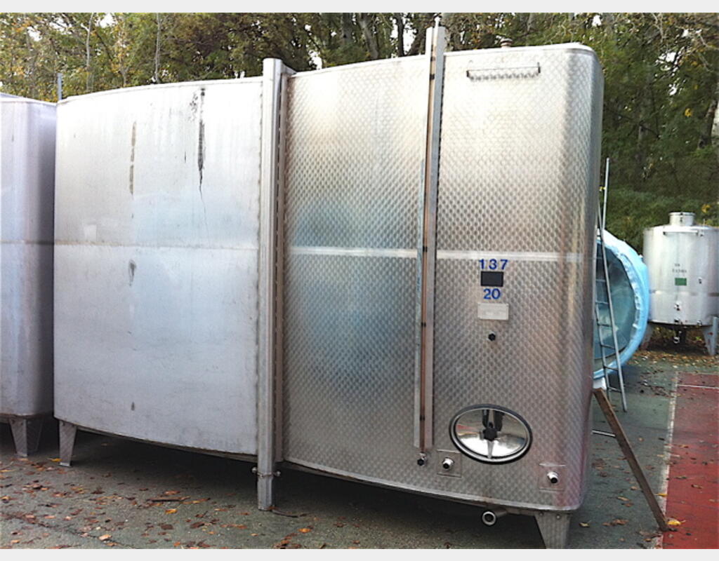 cuve stockage INOX 304 Agroalimentaire (vin rouge). Marque : DEFRANCESHI. Ann&eacute;e : 1985.