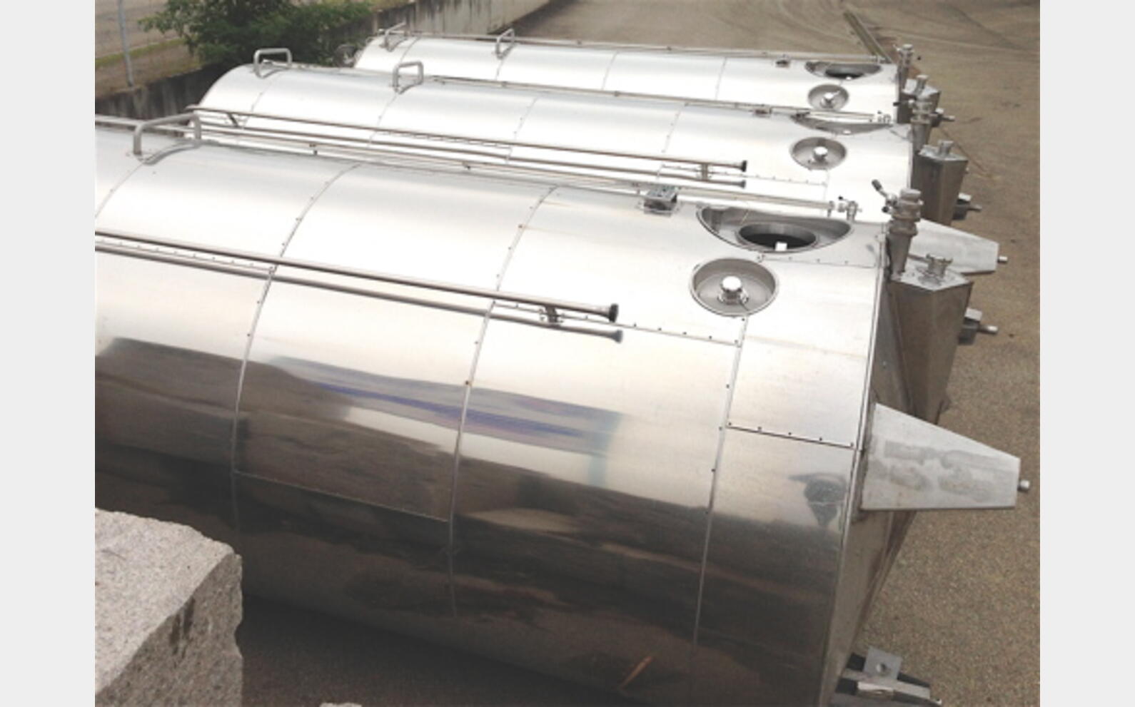 Cuve INOX 316L isol&eacute;e + drapeaux 6,5 m2
