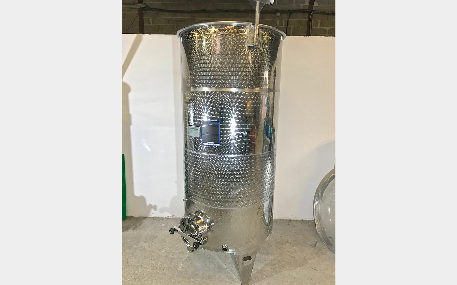 Cuve inox 304 fond bomb&eacute; chap flottant MATERIEL NEUF