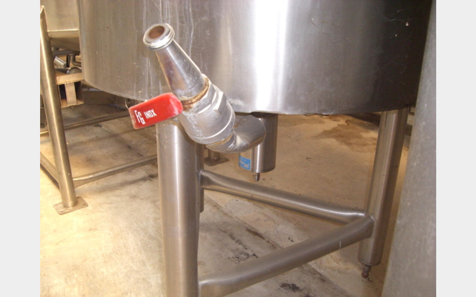 Cuve inox 316L agit&eacute;e, isol&eacute;e, r&eacute;chauf&eacute;&eacute;e