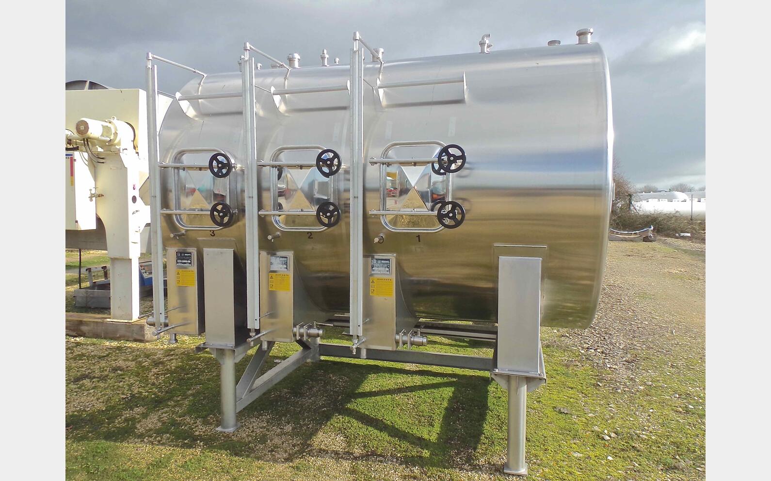 Cuve  INOX 316L cylindrique horizontale 3 compartiments : 25 + 25 + 50 HL