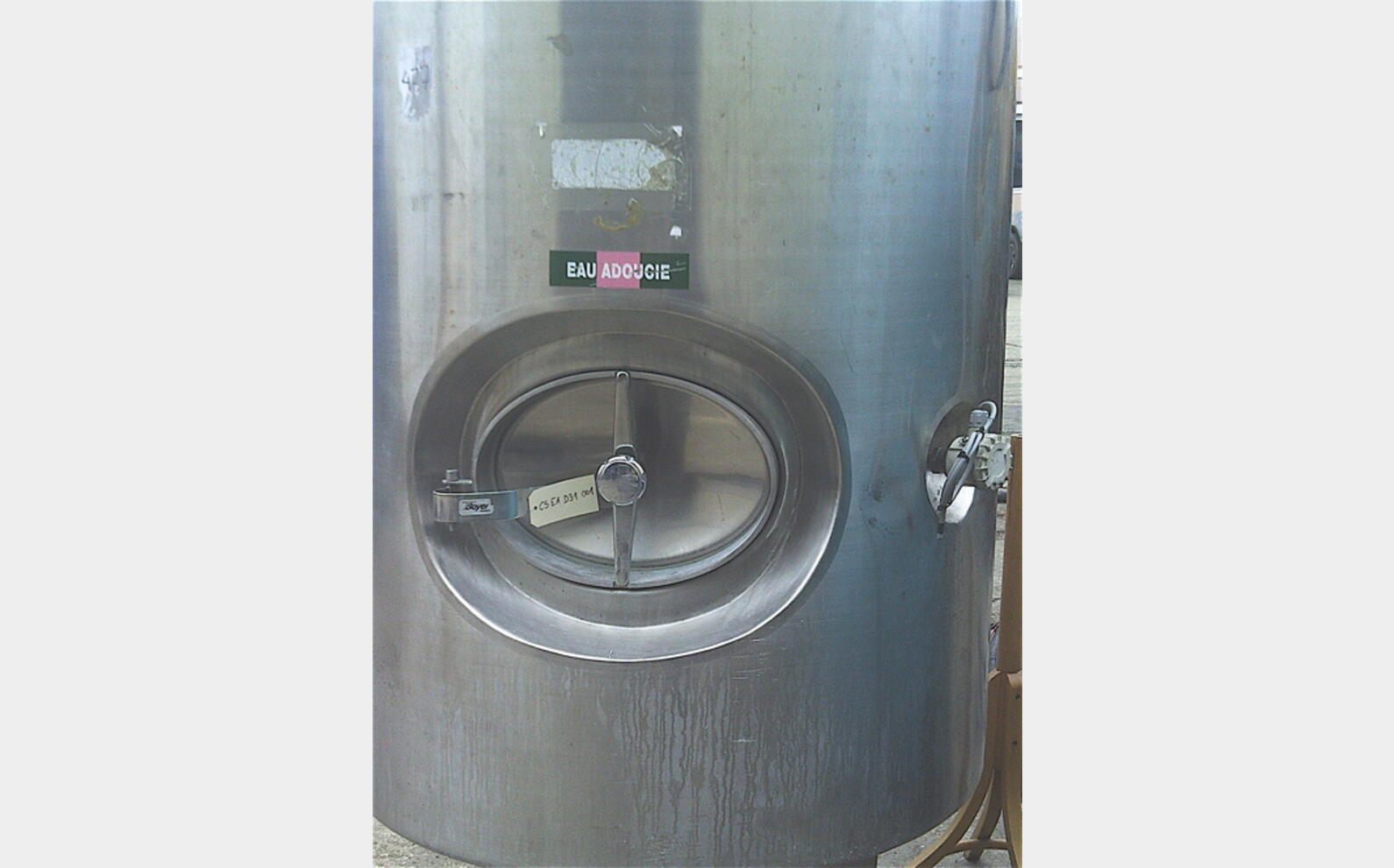 cuve stockage INOX isol&eacute;e Volume : 1000 litres.