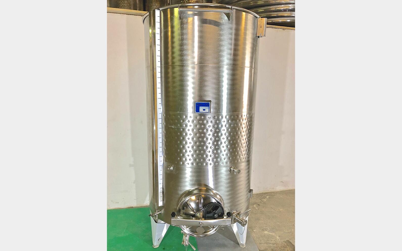 Cuve inox 304 thermor&eacute;gul&eacute;e chapeau flottant 21.3 HL (2 135 litres) ARSILAC