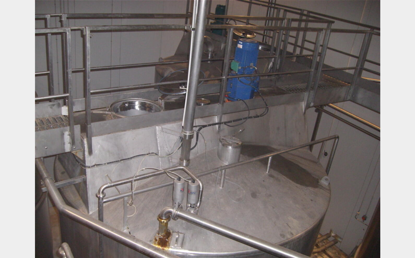 cuve de m&eacute;lange INOX 316 L Marque : RIONDE Volume : 28.400 litres
