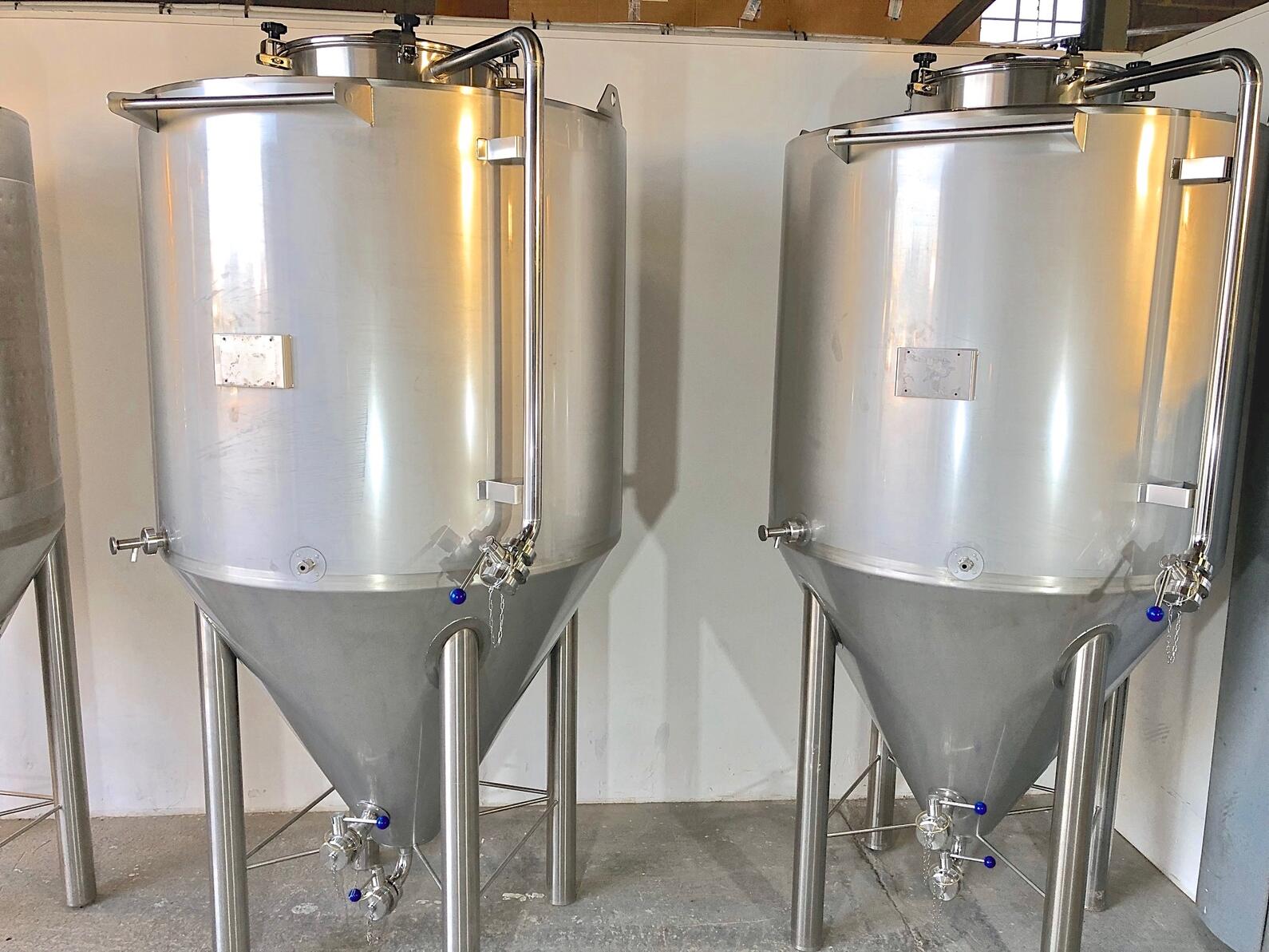 304 stainless steel tank - Cylindro-conical - Isolée - Ceintures de refroidissement