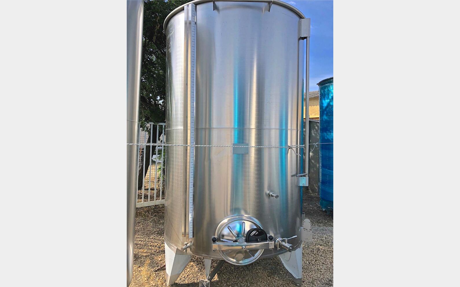 Cuve INOX chapeau flottant de 5000 litres Volume : 5000 litres