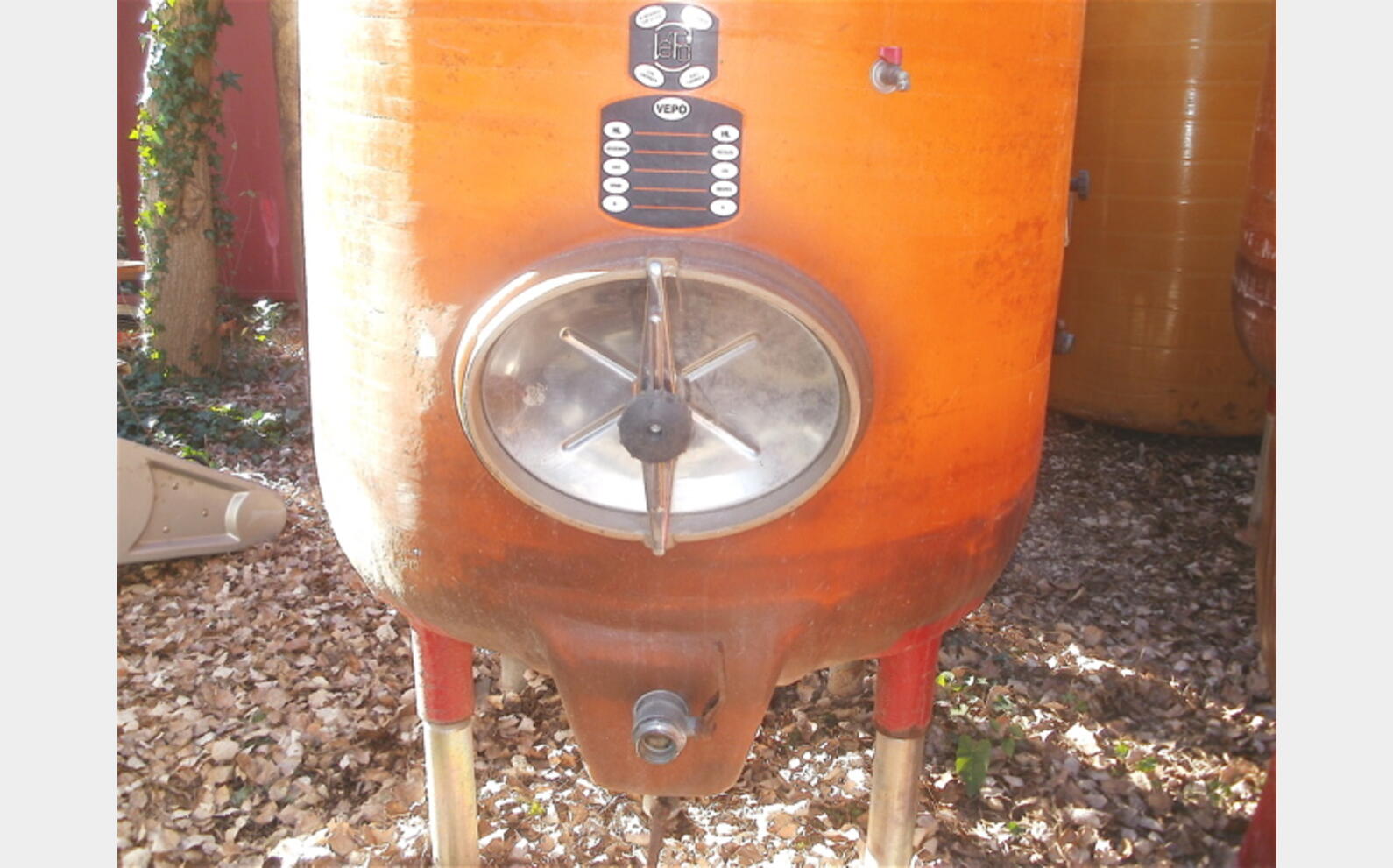 Cuve polyester ferm&eacute;e de 30 hls