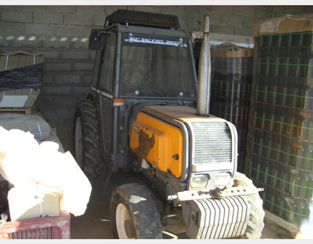 Tracteur RENAULT Ann&eacute;e : 1995