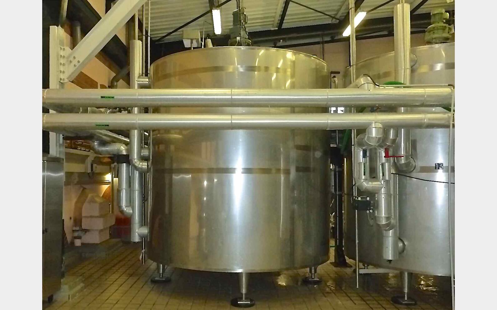 Cuve inox de m&eacute;lange isol&eacute;e circulation forc&eacute;e Agroalimentaire Volume : 130 HL (13000 litres)