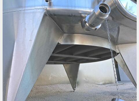 cuve INOX ferm&eacute;e sur pieds de 5300 litres MATERIEL NEUF