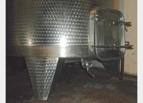 Cuve inox ferm&eacute;e sur pieds