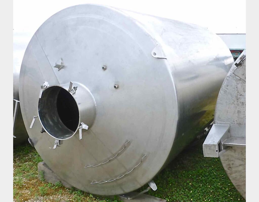 Cuve inox ferm&eacute;e sur pieds