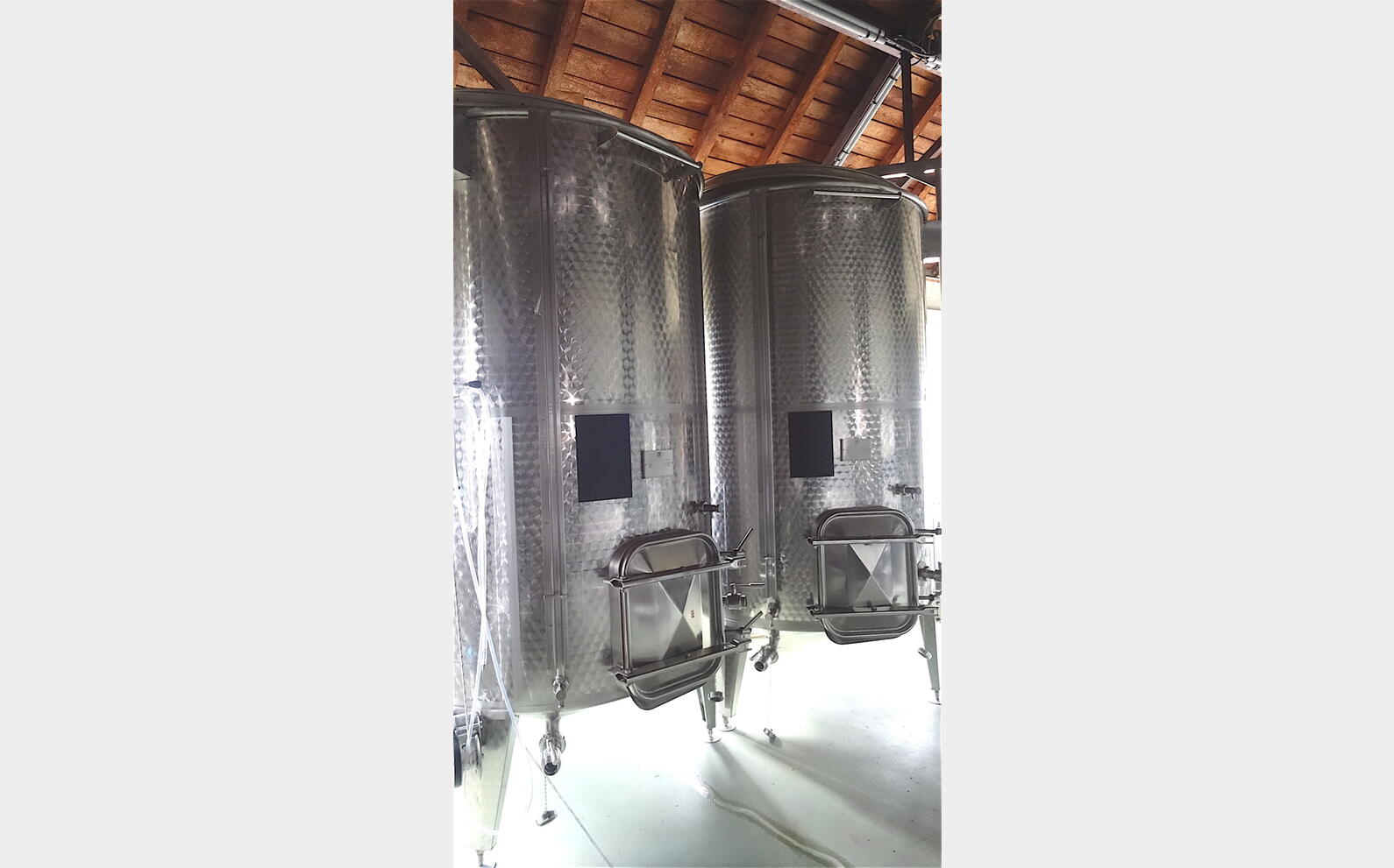 cuve INOX chapeau flottant 2900 litres Ann&eacute;e : 2012 Marque : SK Group