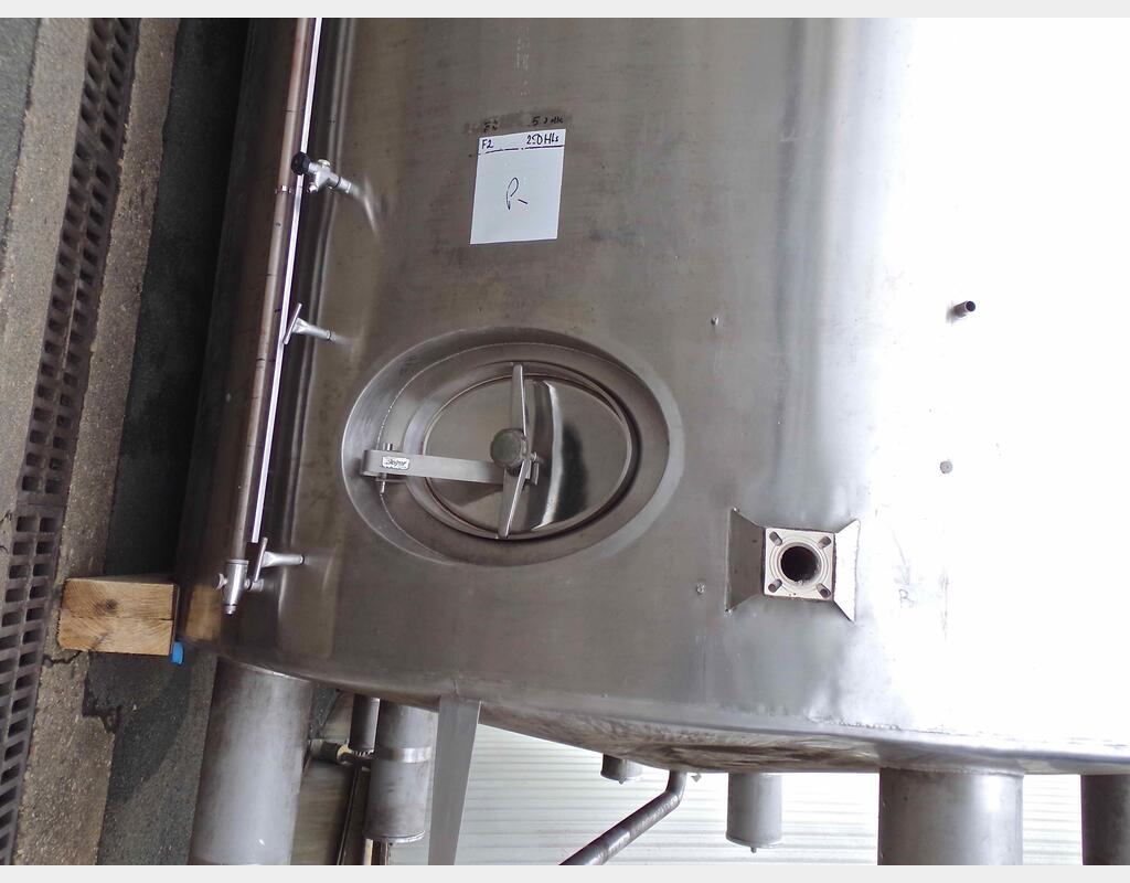 Cuve INOX agitée et isolée - Volume : 25 000 litres (250 hls)
