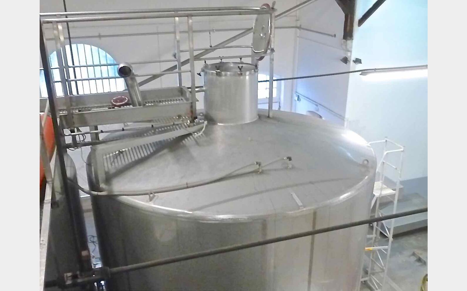 Cuve inox fond inclin&eacute; Volume : 366 HLS (36600 litres)