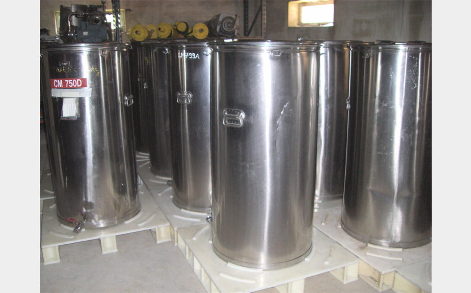 Cuve inox 300 litres Volume 300 litres.