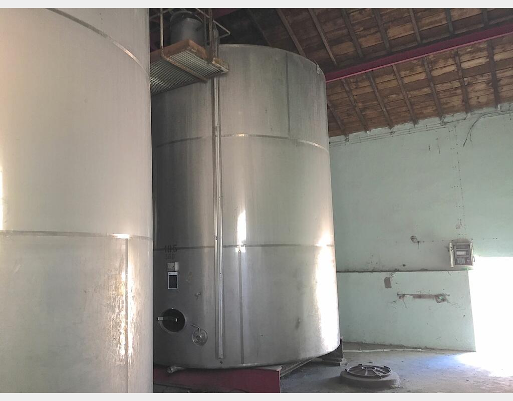 Cuve Inox cylindrique verticale - fond plat de 36 000 litres