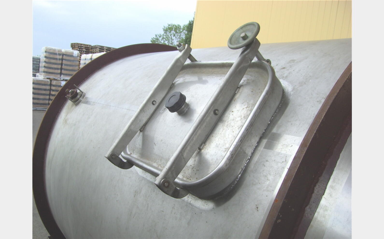 Cuve inox vinification 65 hls En inox 304 , de 6500 litres .