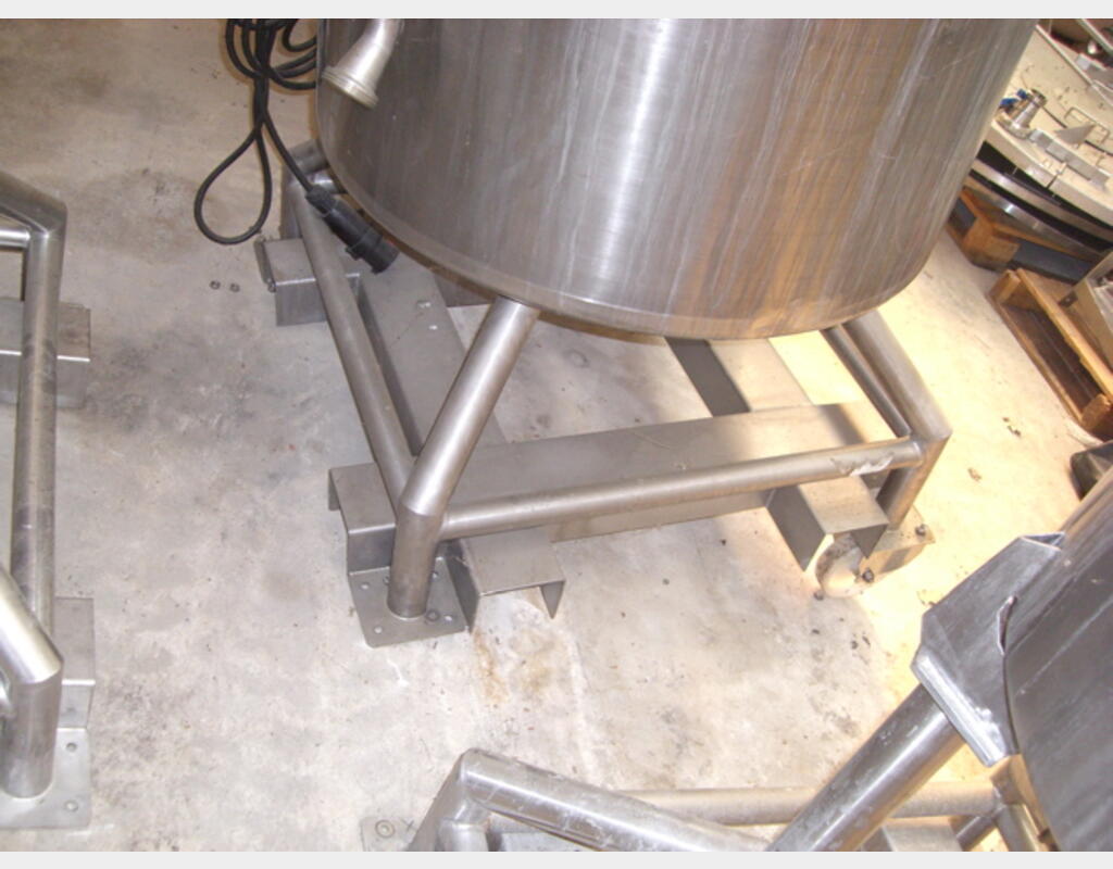 Cuve de stockage en INOX 316L - Volume : 434 litres.