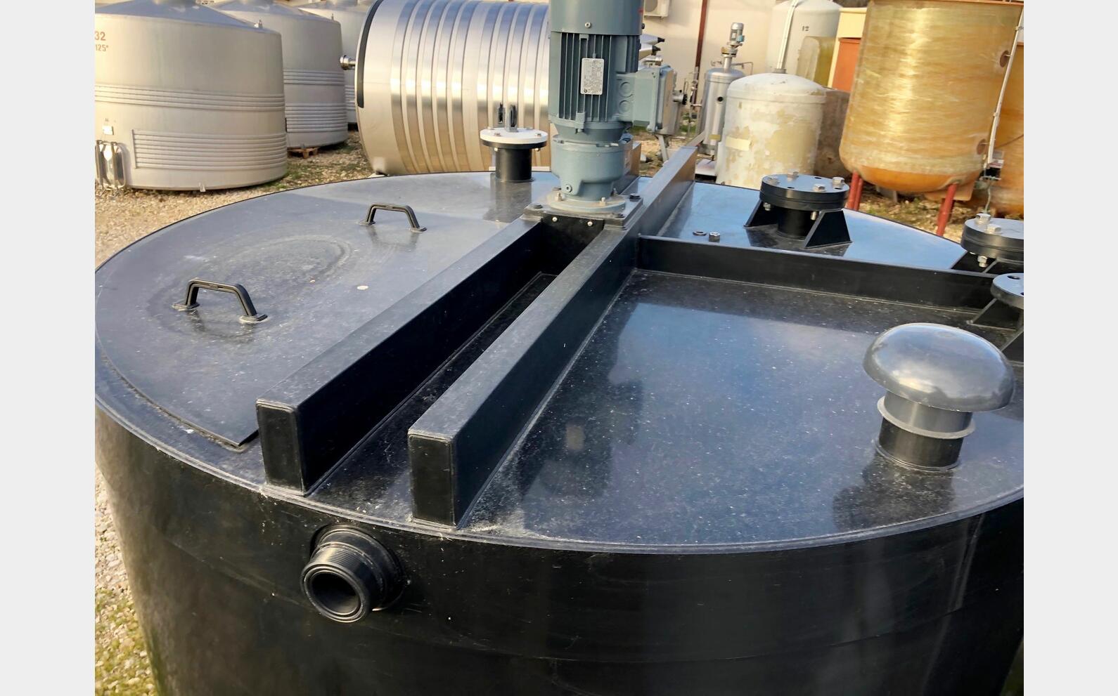 Cuve PEHD de 5000 L avec agitation