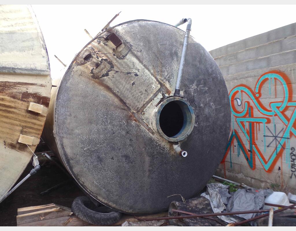 Cuve fibre fond plat sur radier Volume :46 630 litres (466.3 hls)