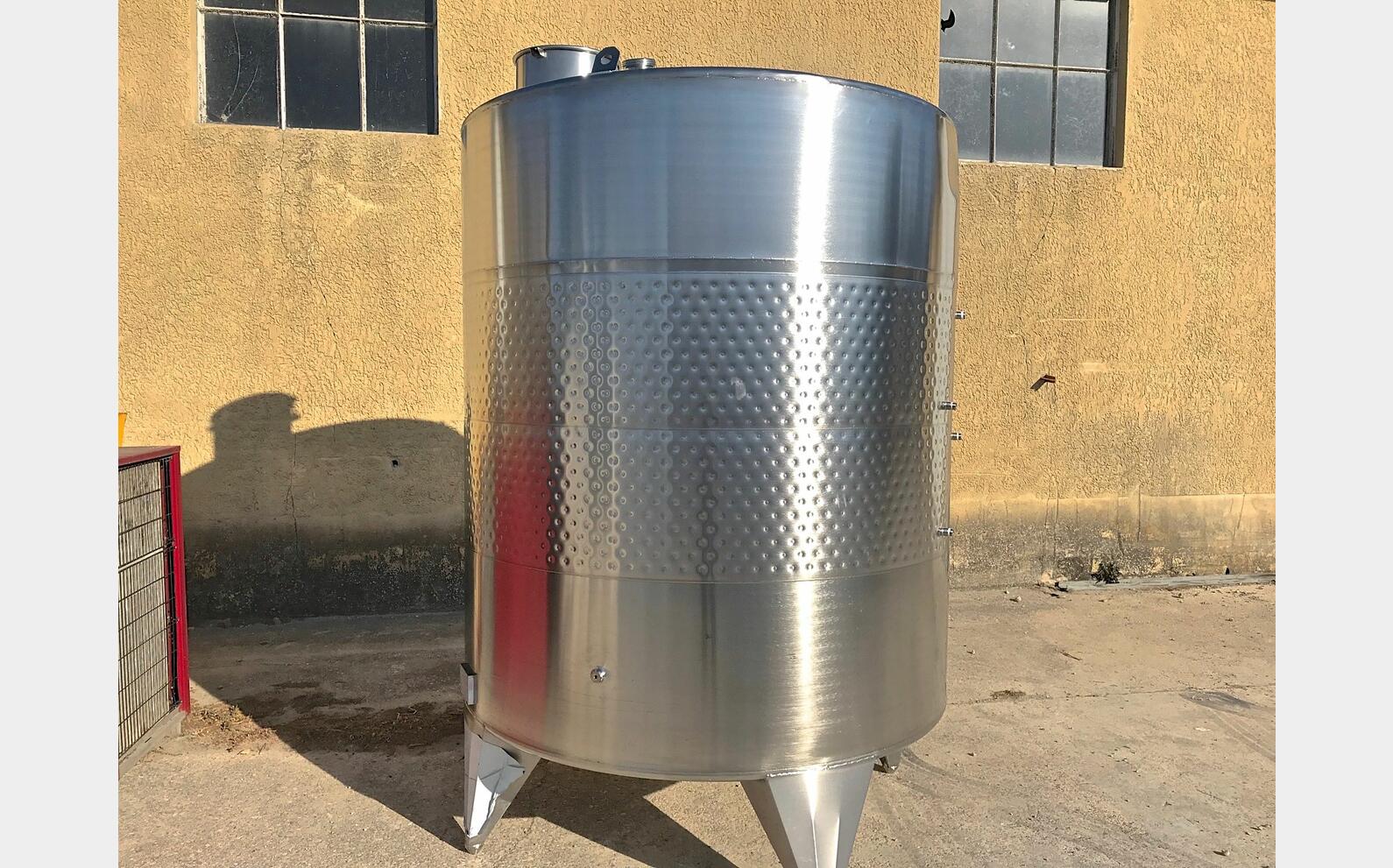 cuve INOX 316 ferm&eacute;e sur pieds MATERIEL NEUF