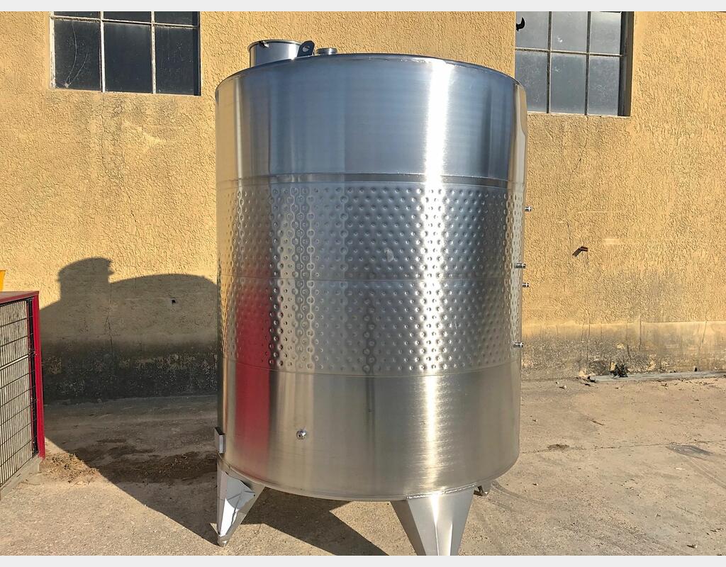 cuve INOX 316 ferm&eacute;e sur pieds MATERIEL NEUF