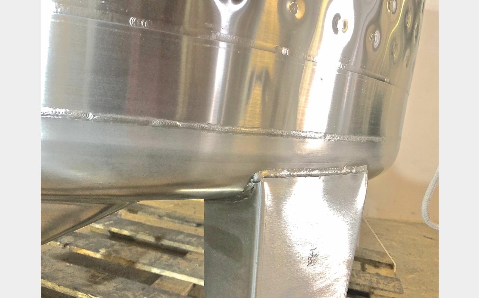 Cuve inox 316 thermor&eacute;gul&eacute;e sur pieds 6.45 HL (645 Litres) ARSILAC