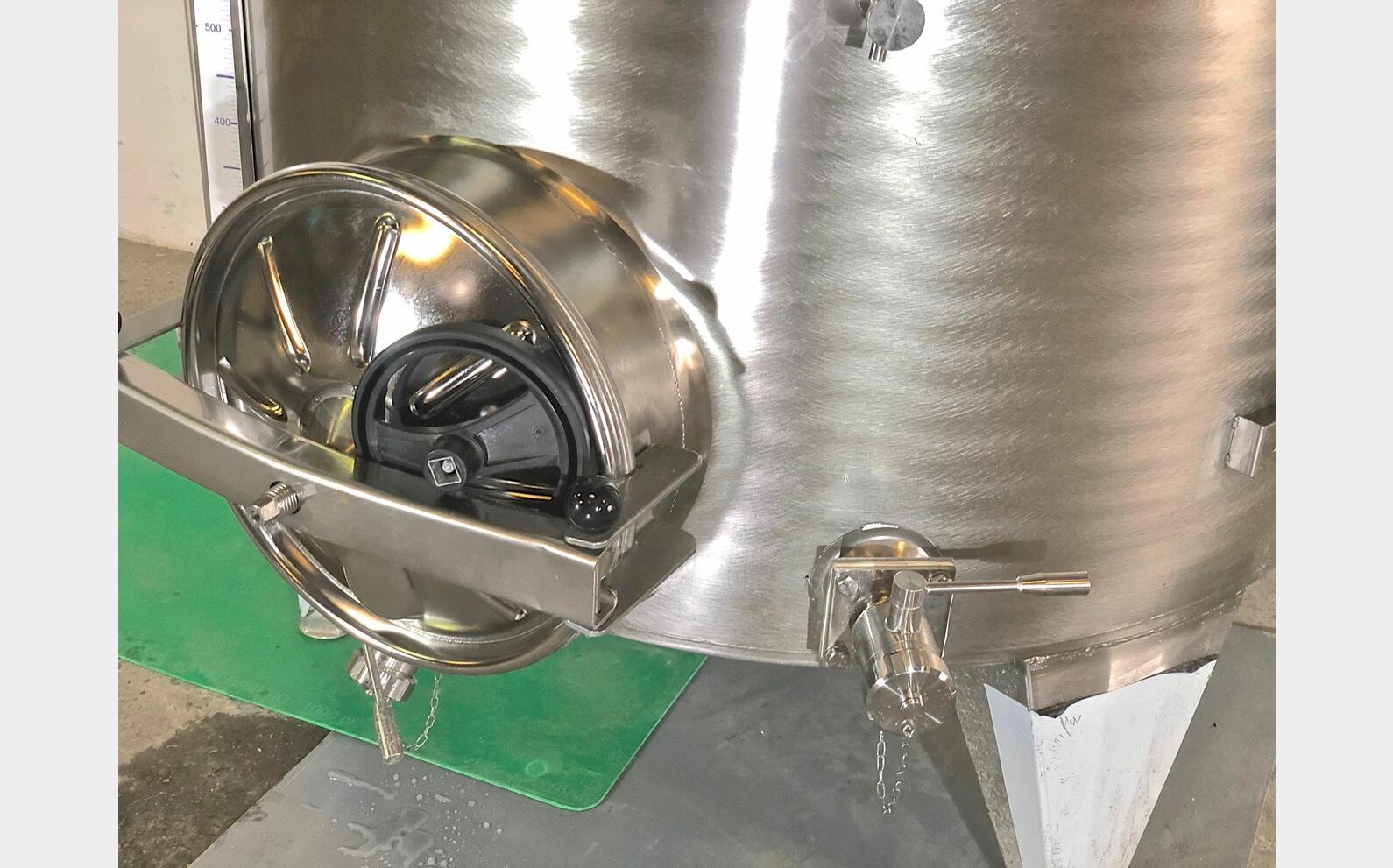 Cuve inox 304 thermor&eacute;gul&eacute;e chapeau flottant 21.3 HL (2 135 litres) ARSILAC