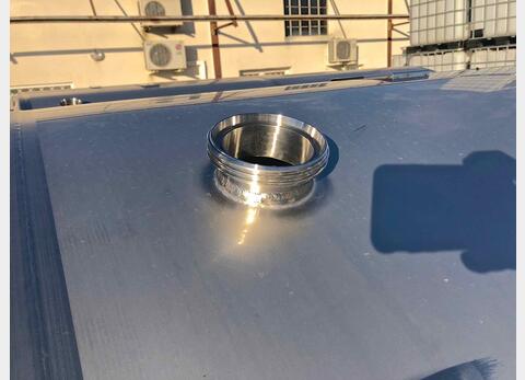 cuve INOX 304L ferm&eacute;e sur pieds MATERIEL NEUF