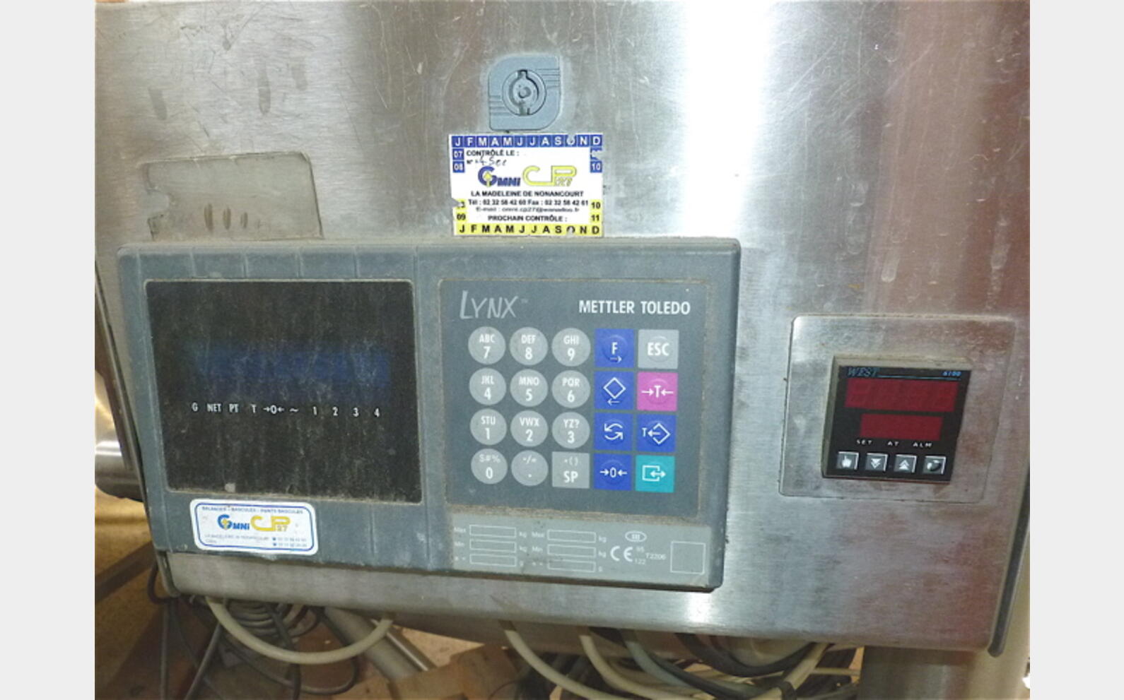 cuve stockage INOX sur pesons Sur pesons Volume :  litres