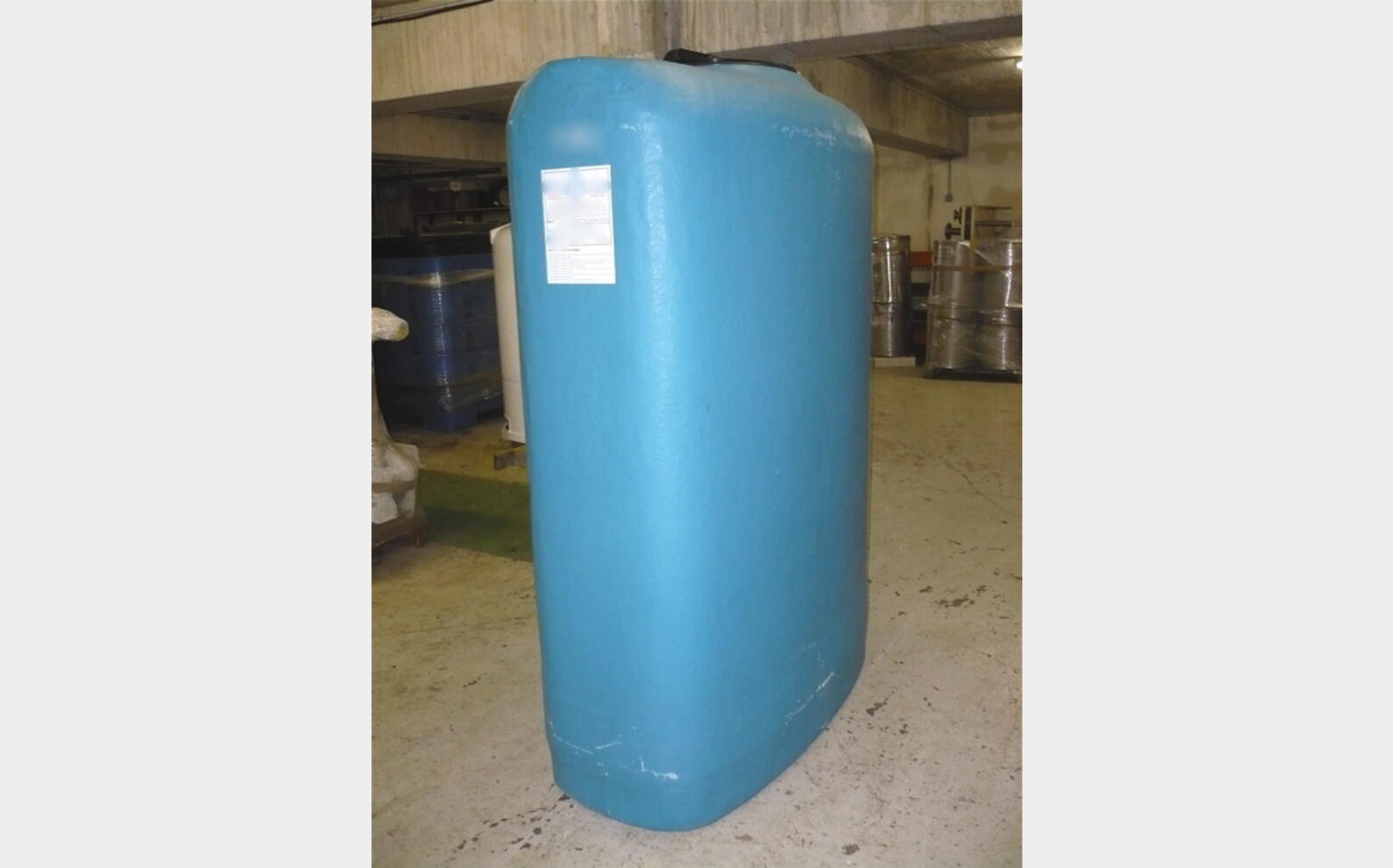 cuve stockage POLYESTER Volume : 1.500 litres MATERIEL NEUF ET COUVERCLE AVEC &Eacute;VENT